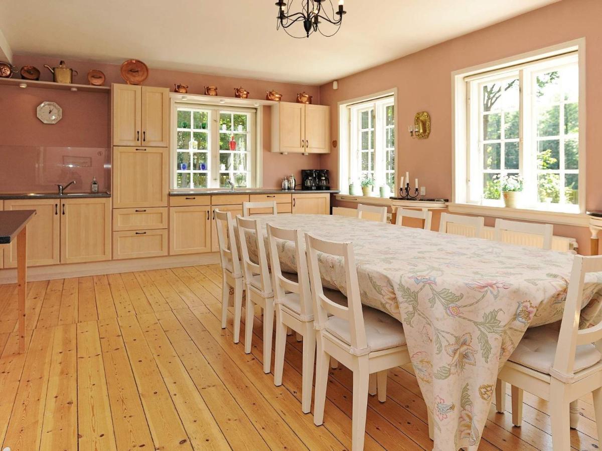 12 Person Holiday Home In Ullerslev Exteriör bild